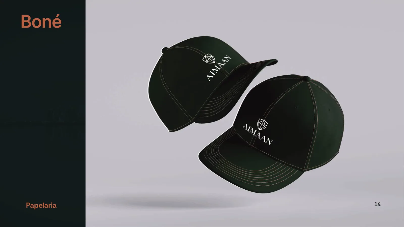 Dois bonés verde-escuros com o logotipo bordado na frente.
